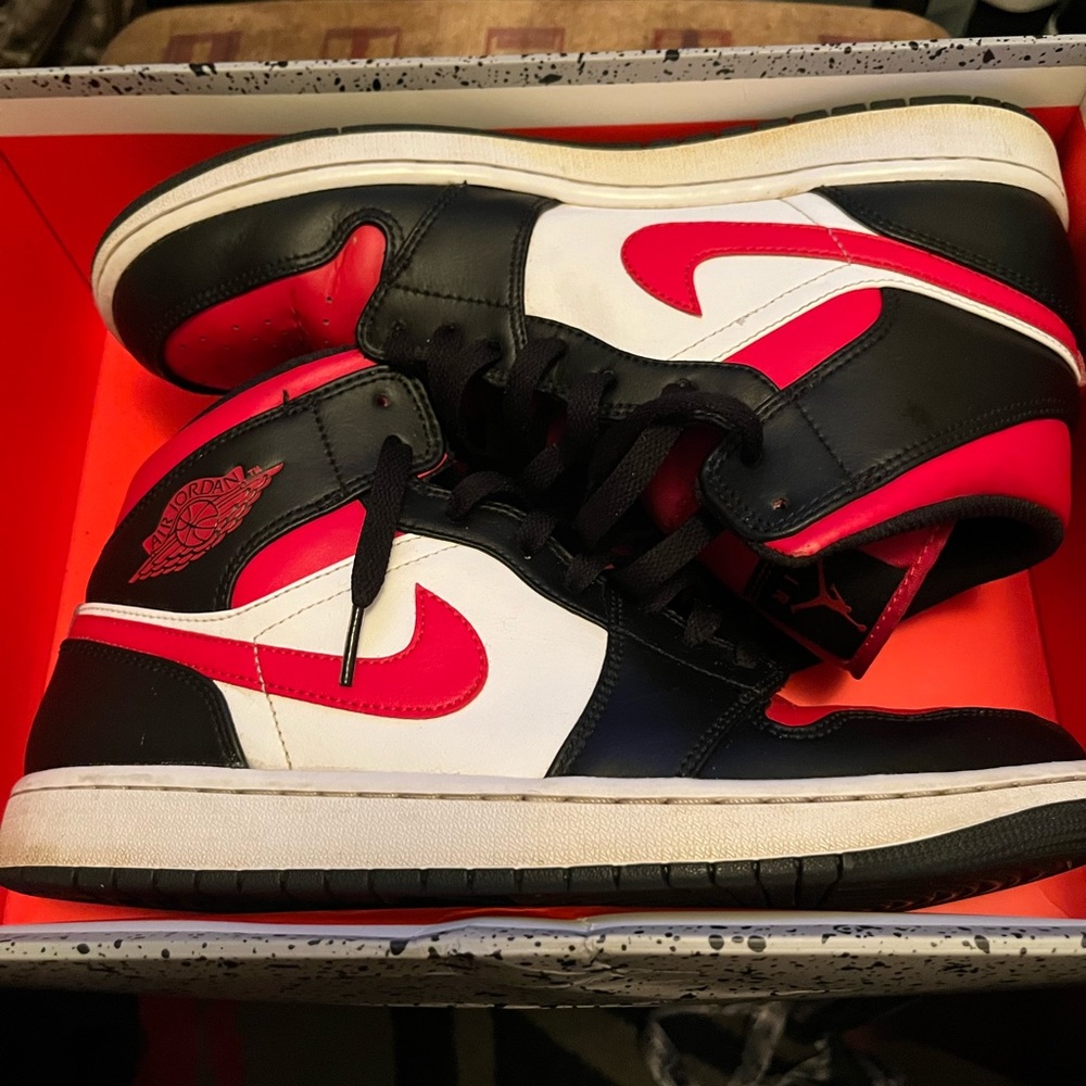 Jordan AJ 1 Mid